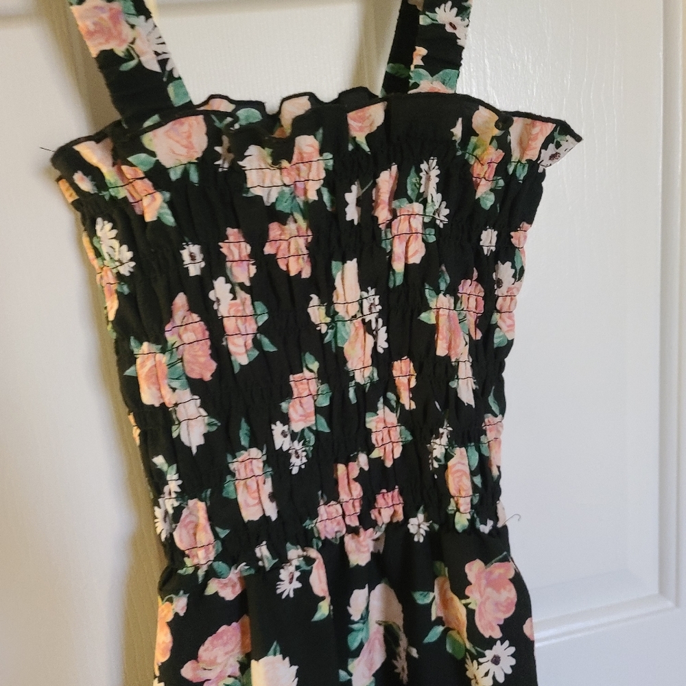 Dresses - Picture 2 of 3